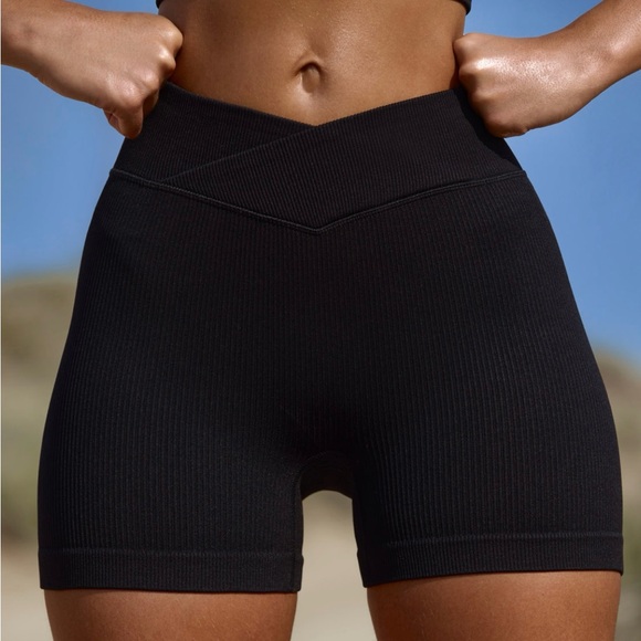 High waisted mini shorts - Picture 2 of 4